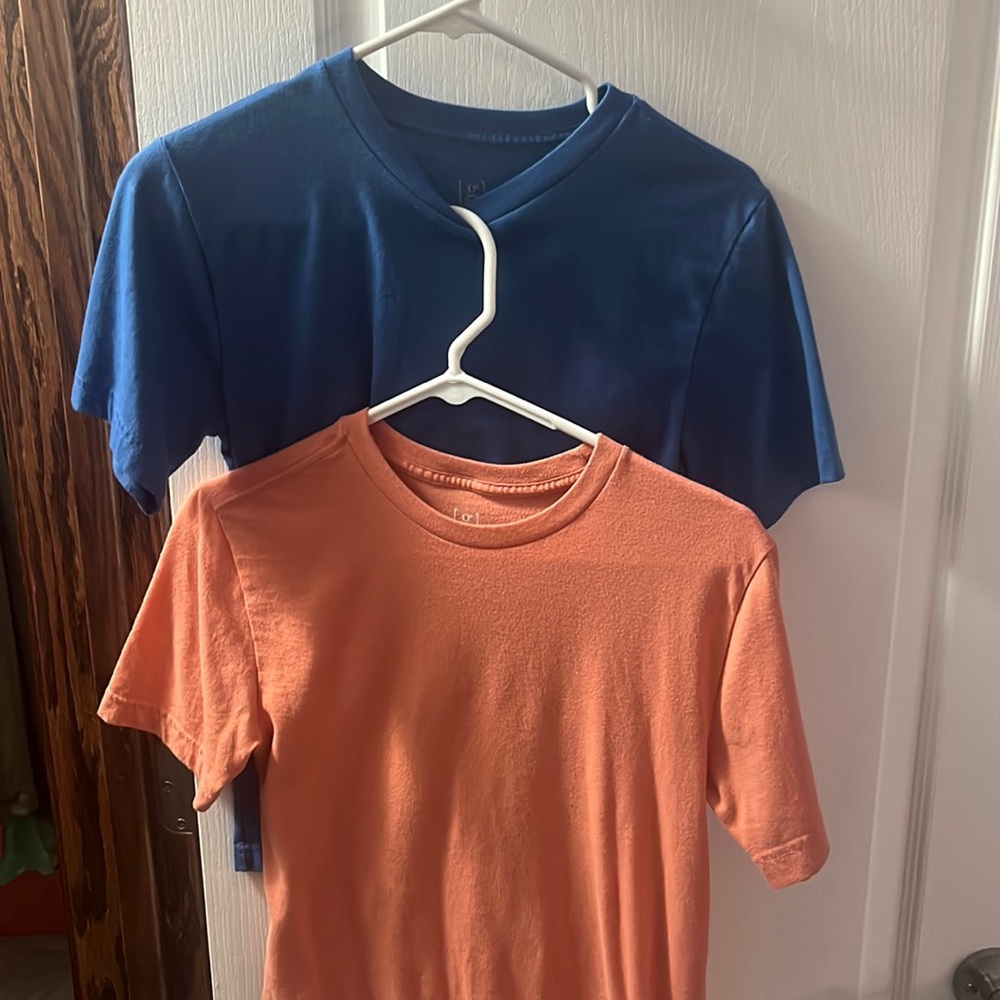 2 Shirt sleeves